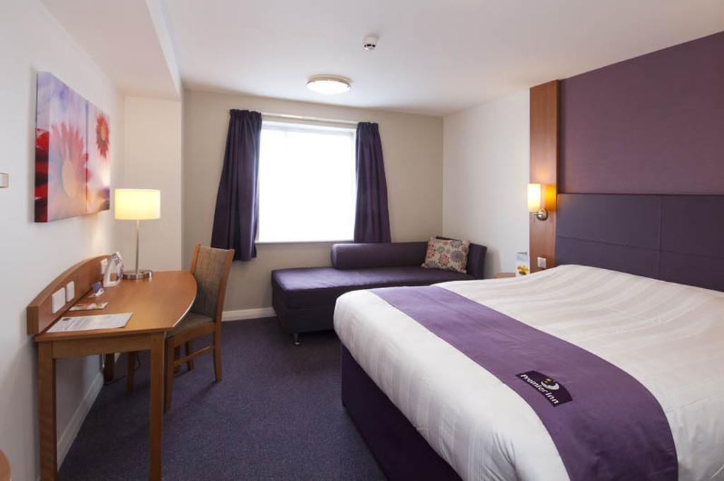 Premier Inn Birmingham City - Aston Extérieur photo