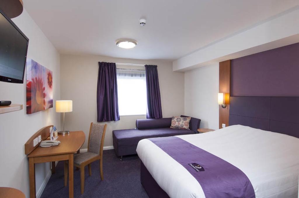 Premier Inn Birmingham City - Aston Extérieur photo
