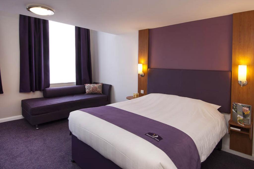 Premier Inn Birmingham City - Aston Extérieur photo