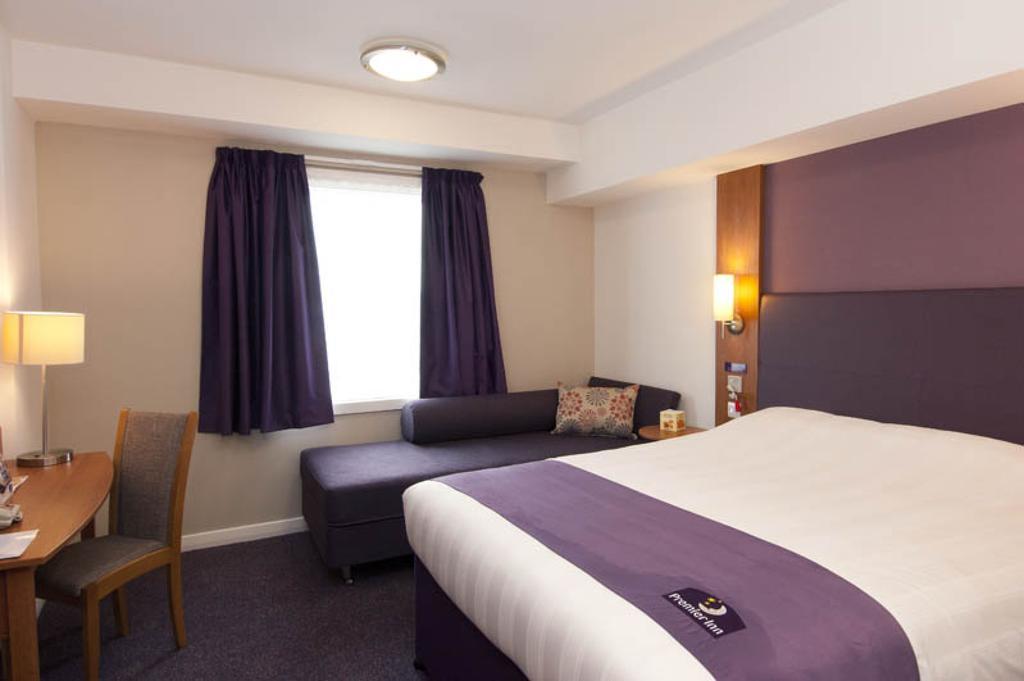Premier Inn Birmingham City - Aston Extérieur photo