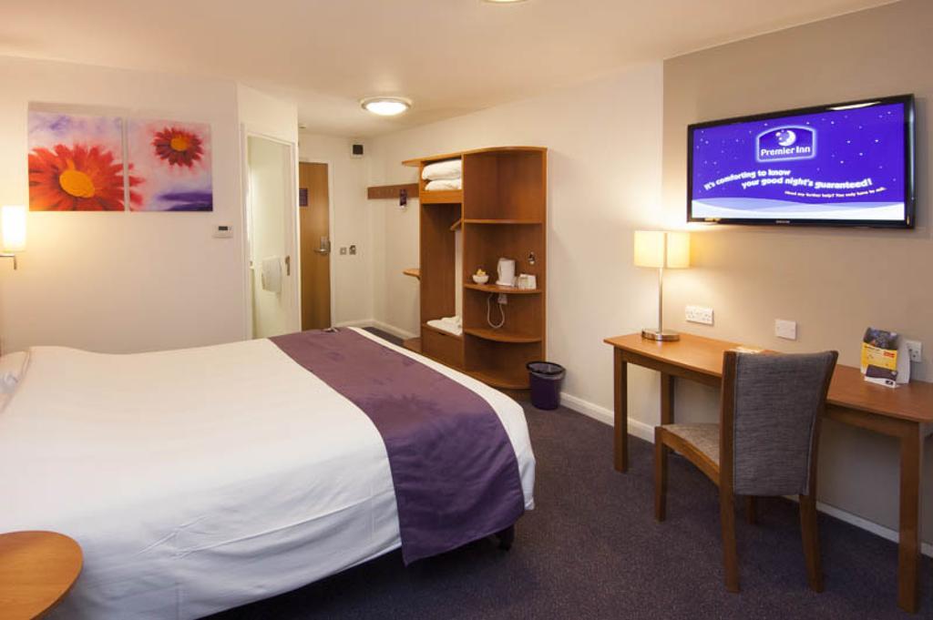 Premier Inn Birmingham City - Aston Extérieur photo