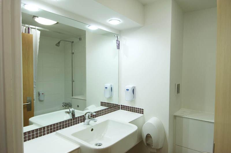 Premier Inn Birmingham City - Aston Extérieur photo