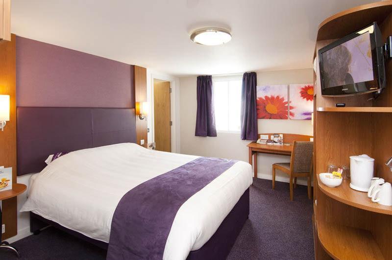 Premier Inn Birmingham City - Aston Extérieur photo
